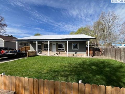 Photo of 1414 S Fir St, Kennewick, WA 99337 (MLS # 291829)