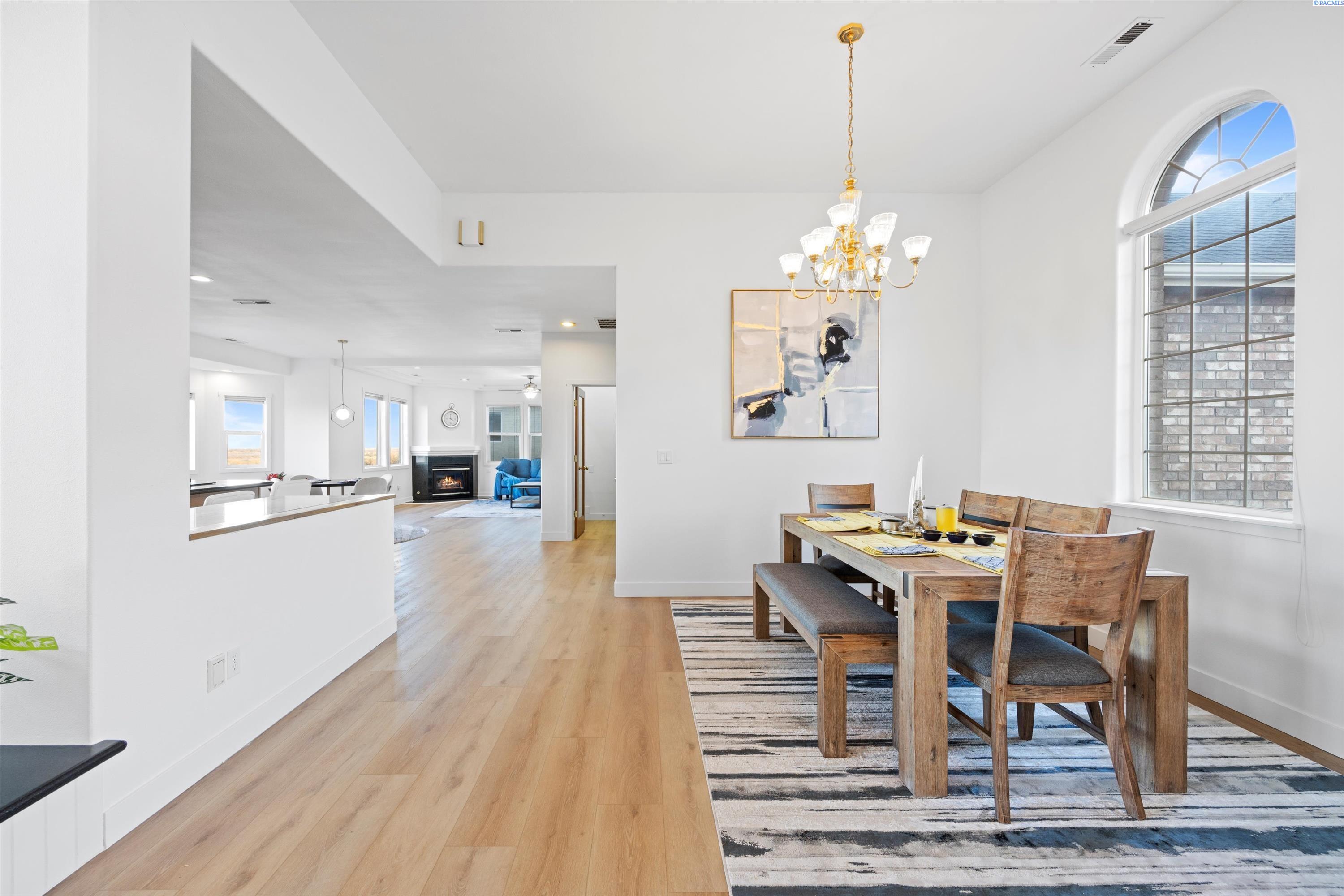 Richland, Washington 99352, United States, 5 Bedrooms Bedrooms, ,4 BathroomsBathrooms,Residential,Active,237976