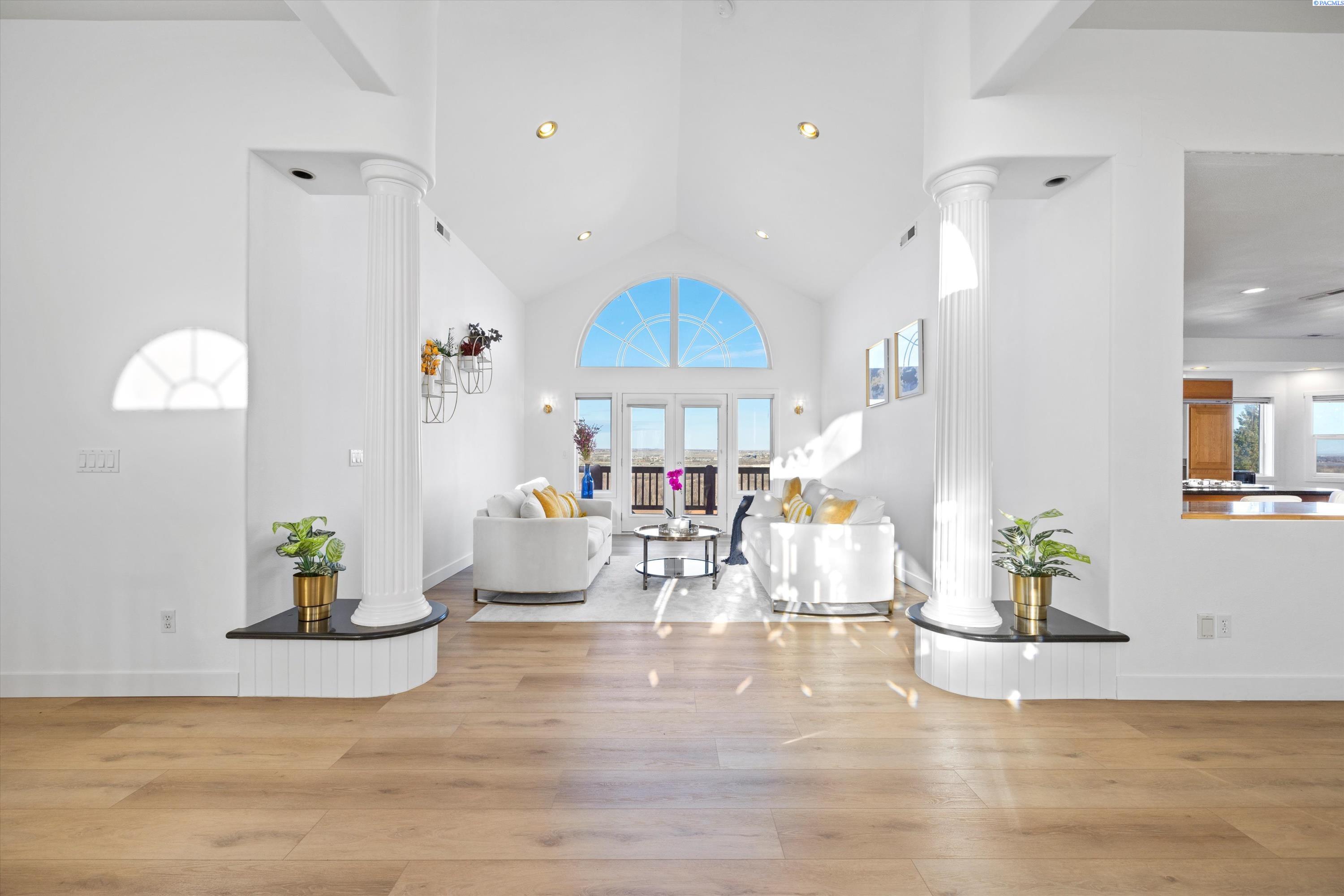 Richland, Washington 99352, United States, 5 Bedrooms Bedrooms, ,4 BathroomsBathrooms,Residential,Active,237976