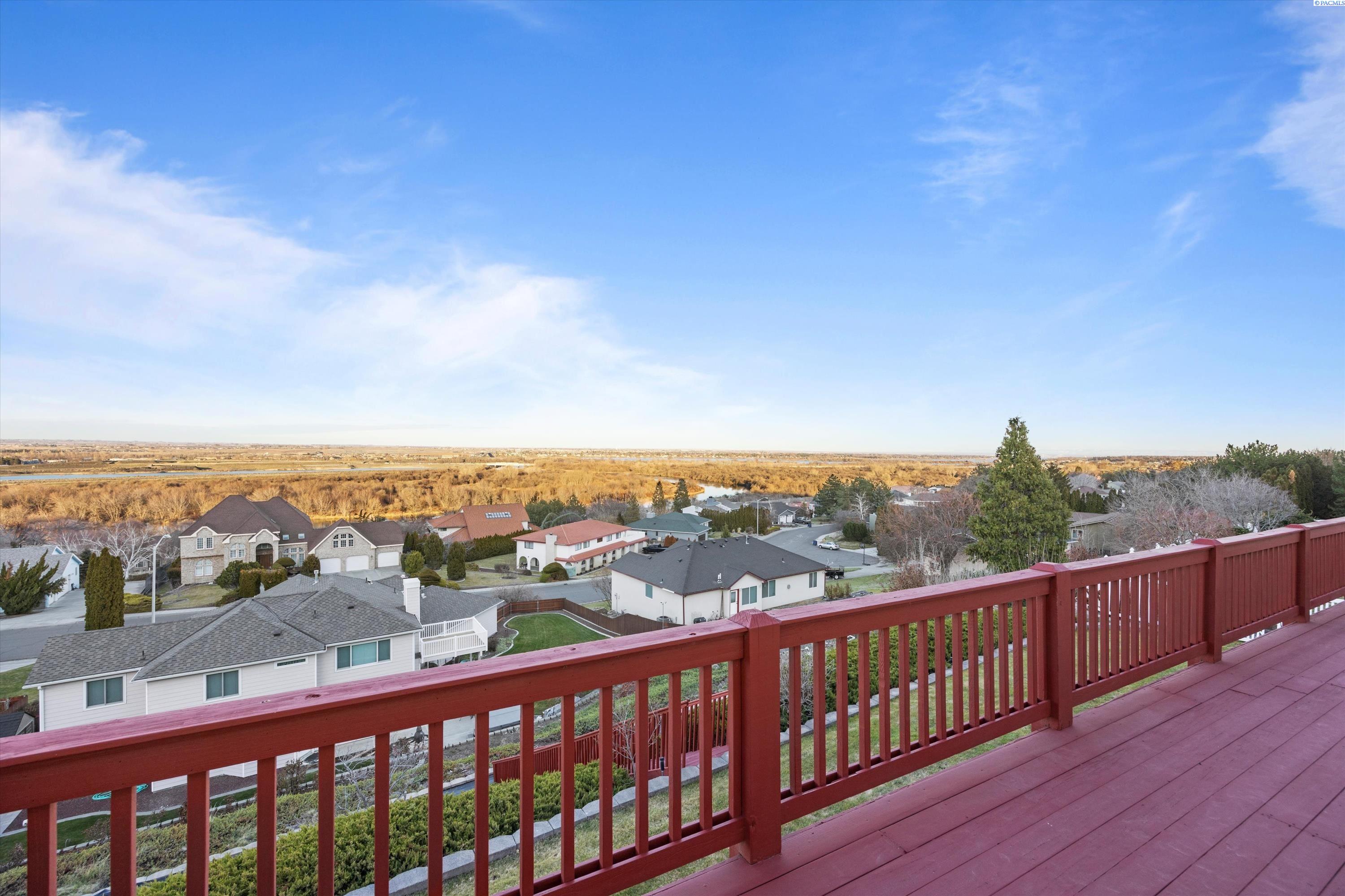 Richland, Washington 99352, United States, 5 Bedrooms Bedrooms, ,4 BathroomsBathrooms,Residential,Active,237976
