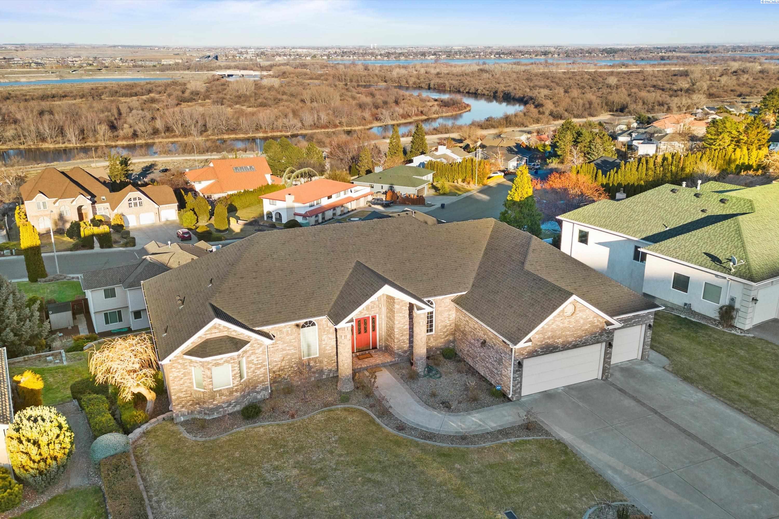 Richland, Washington 99352, United States, 5 Bedrooms Bedrooms, ,4 BathroomsBathrooms,Residential,Active,237976