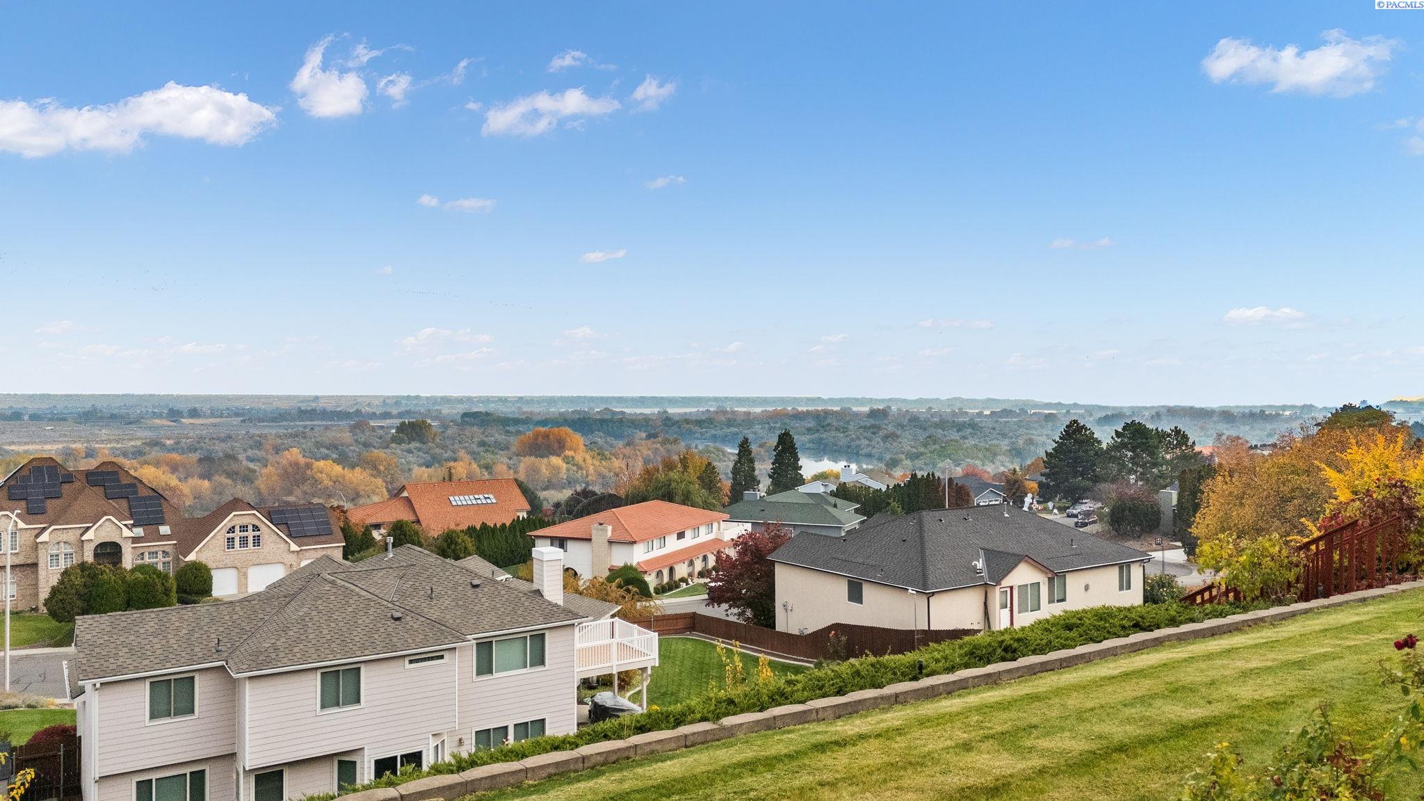 Richland, Washington 99352, United States, 5 Bedrooms Bedrooms, ,4 BathroomsBathrooms,Residential,Active,237976