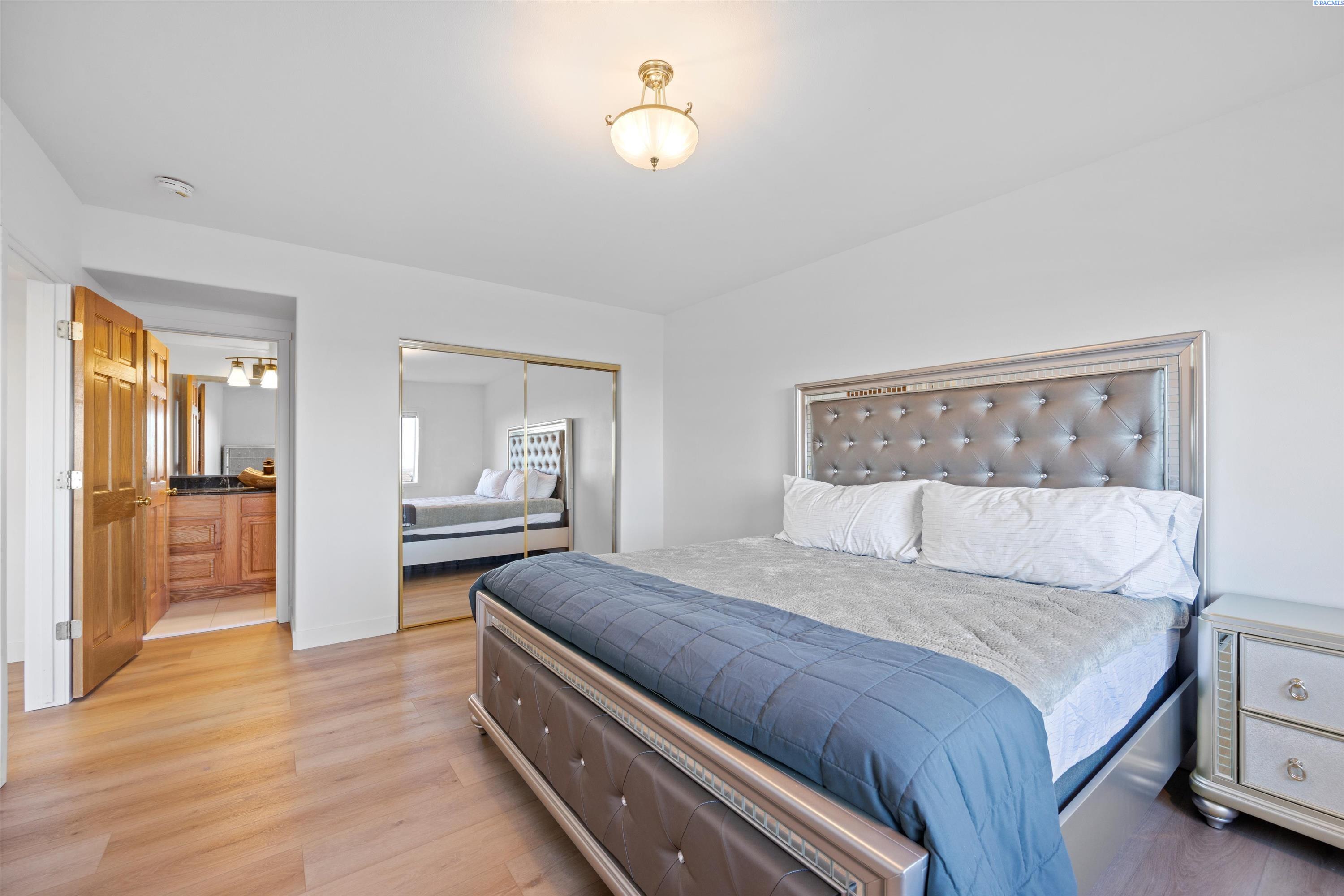 Richland, Washington 99352, United States, 5 Bedrooms Bedrooms, ,4 BathroomsBathrooms,Residential,Active,237976