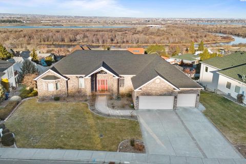 Photo of 312 Rockwood Drive, Richland, WA 99352 (MLS # 288616)