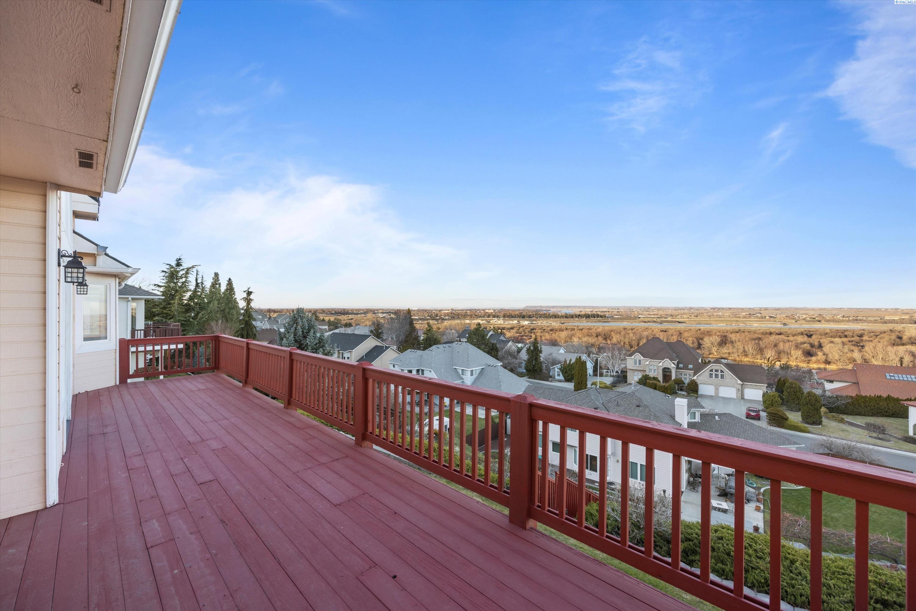 Richland, Washington 99352, United States, 5 Bedrooms Bedrooms, ,4 BathroomsBathrooms,Residential,Active,237976