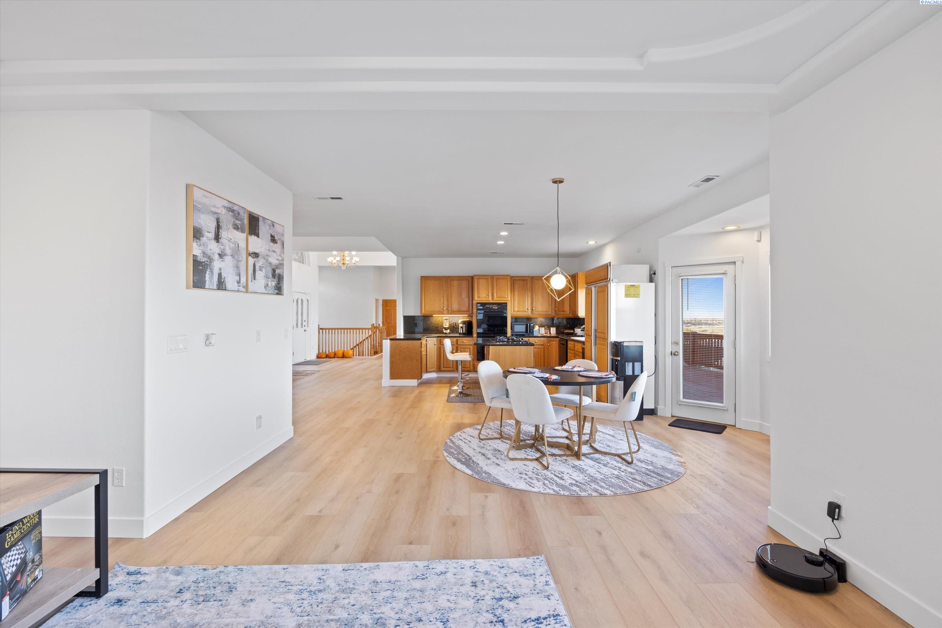 Richland, Washington 99352, United States, 5 Bedrooms Bedrooms, ,4 BathroomsBathrooms,Residential,Active,237976