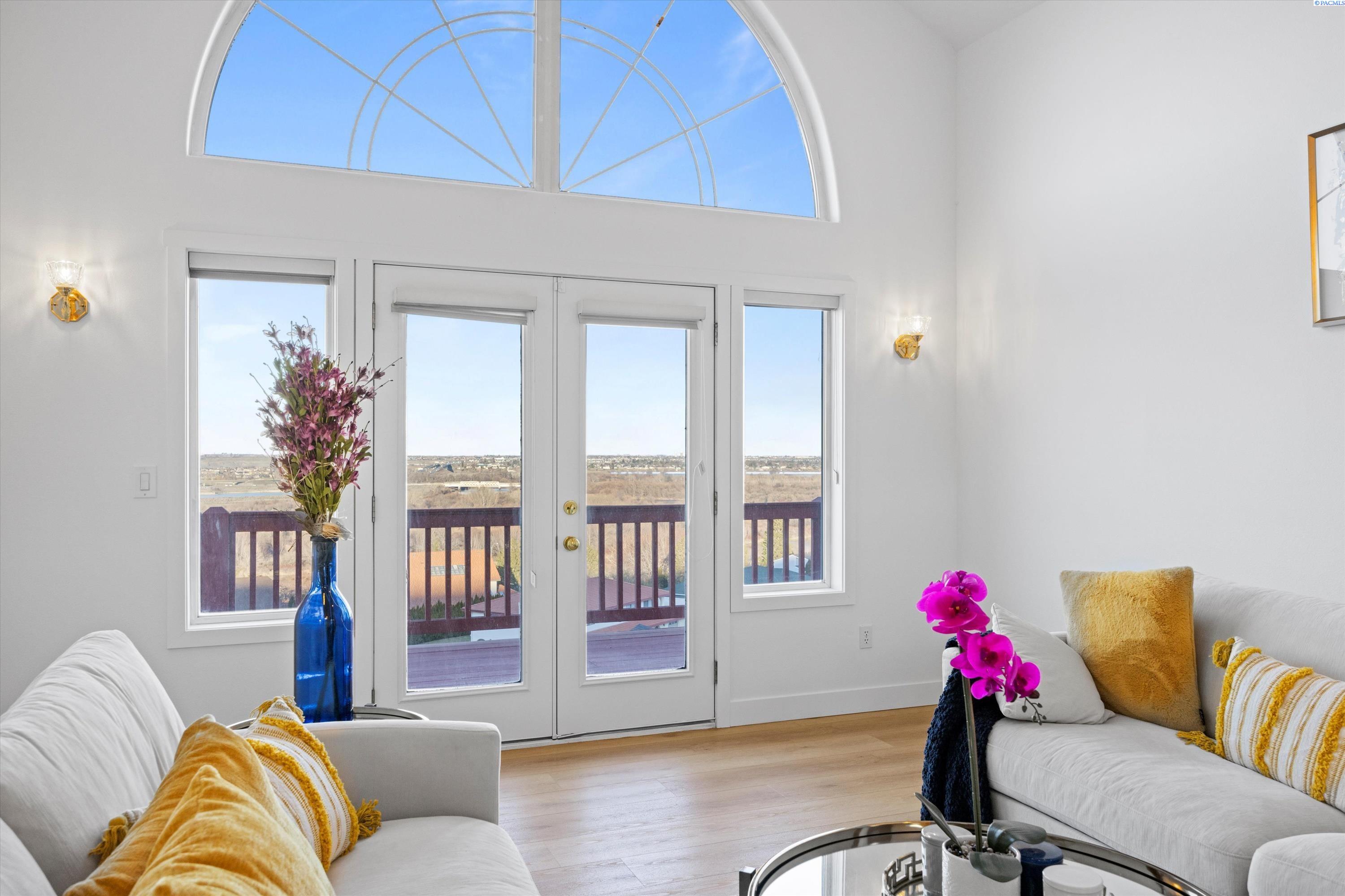 Richland, Washington 99352, United States, 5 Bedrooms Bedrooms, ,4 BathroomsBathrooms,Residential,Active,237976