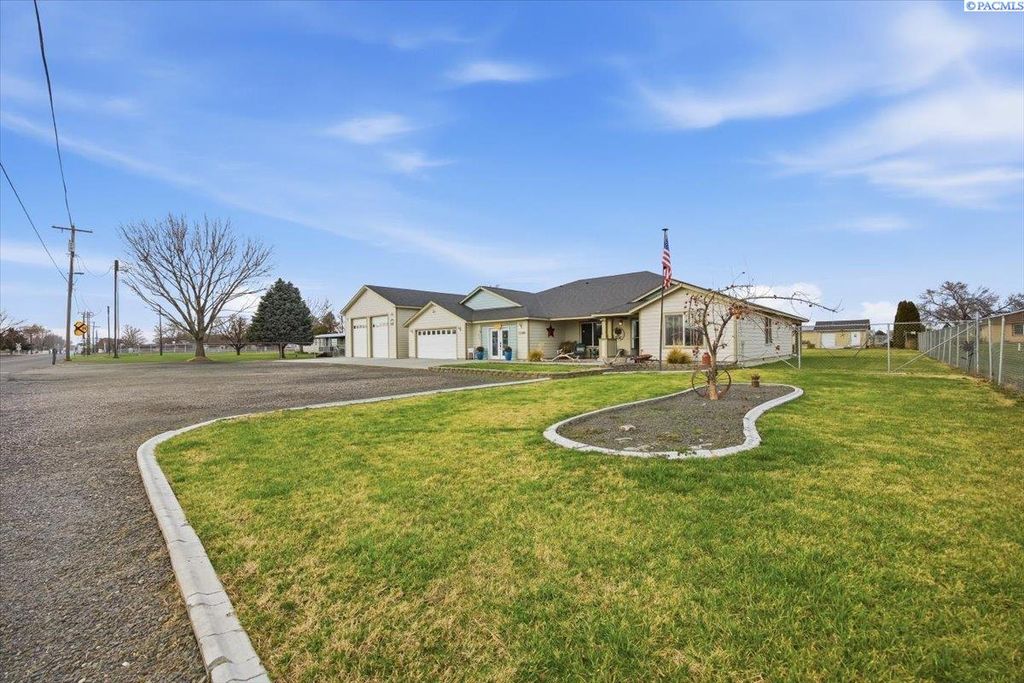 Photo of 223108 E Perkins Rd, Kennewick, WA 99337 (MLS # 290703)