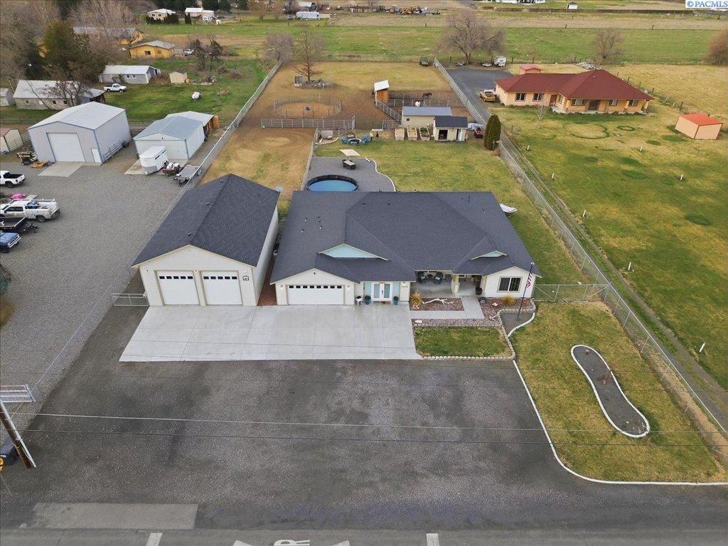 Photo of 223108 E Perkins Rd, Kennewick, WA 99337 (MLS # 290703)