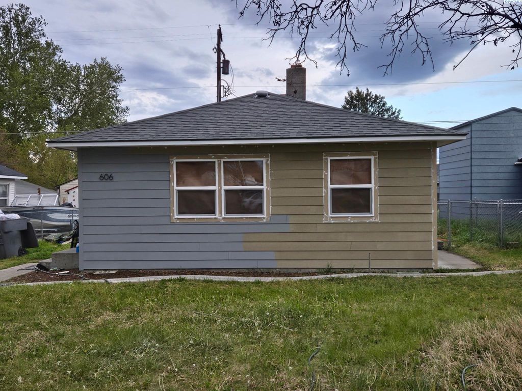 Photo of 606 Wright Ave, Richland, WA 99352 (MLS # 292337)