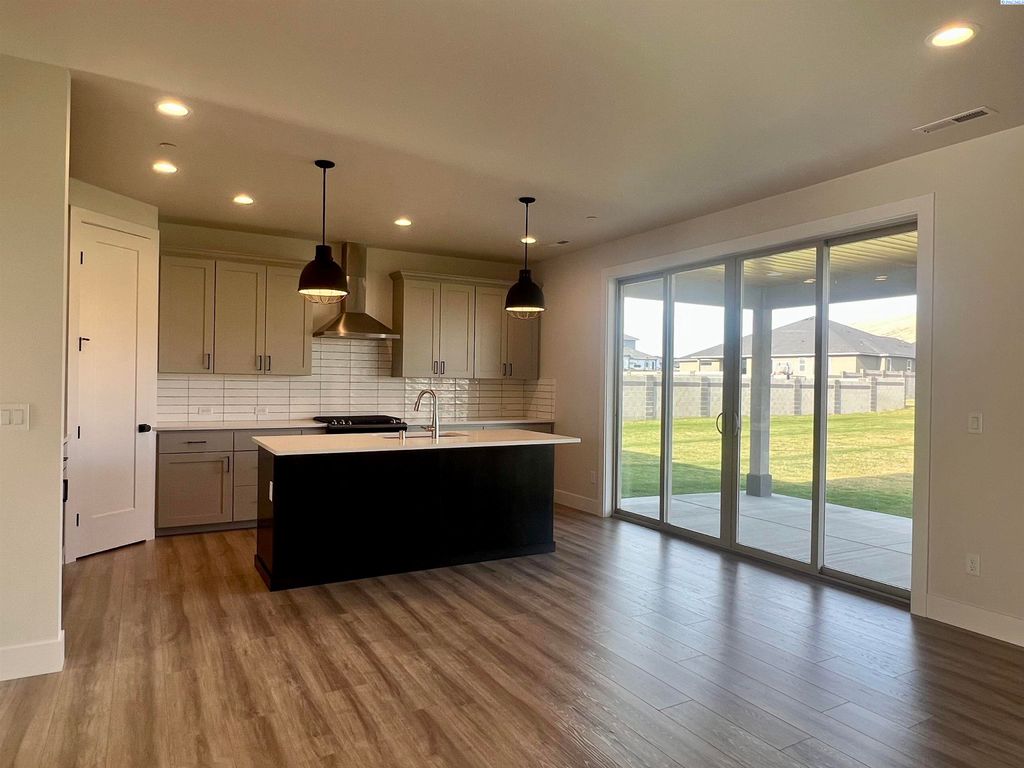 Photo of 4198 Lolo Way, Richland, WA 99354 (MLS # 289081)