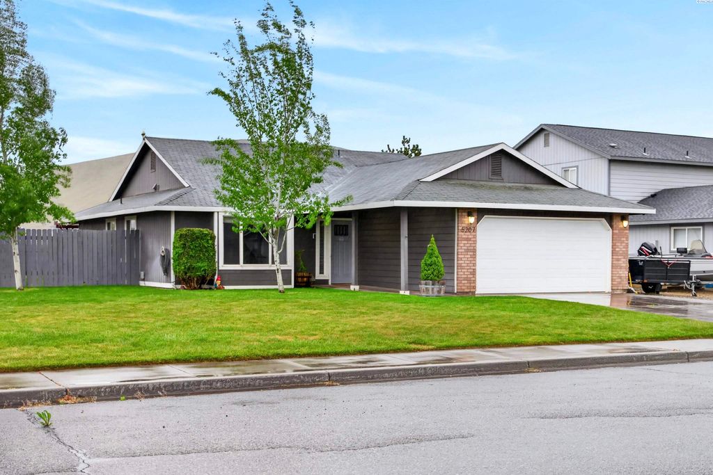 Photo of 5207 Holly Way, West Richland, WA 99353 (MLS # 292583)