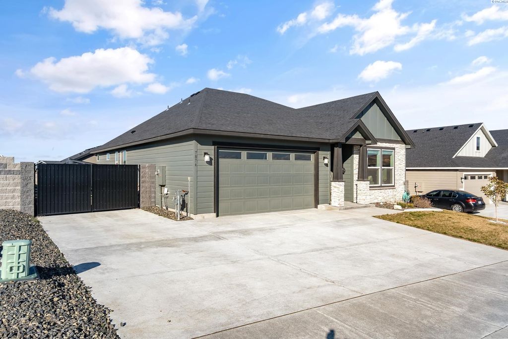 Photo of 7876 Cardinal Peak St, West Richland, WA 99353 (MLS # 291689)