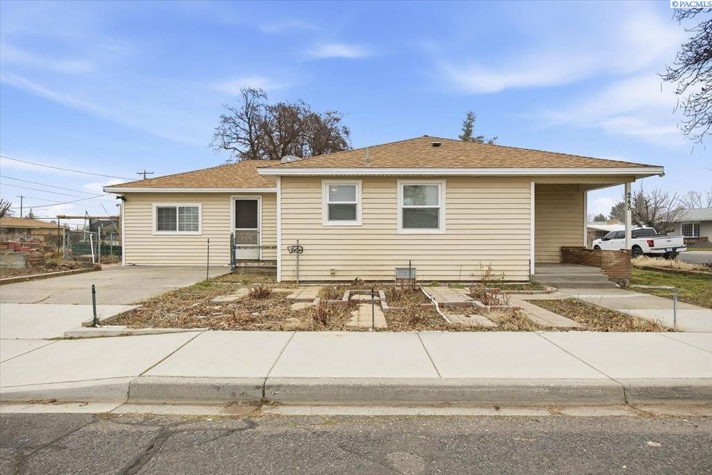 Photo of 248 E Date St, Connell, WA 99326 (MLS # 289902)