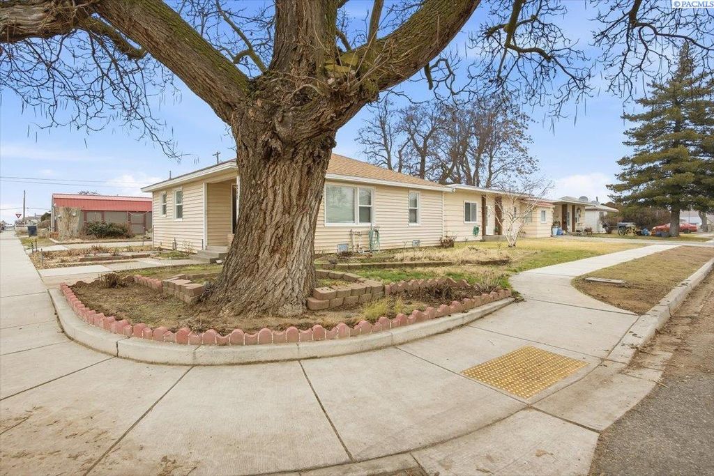 Photo of 248 E Date St, Connell, WA 99326 (MLS # 289902)