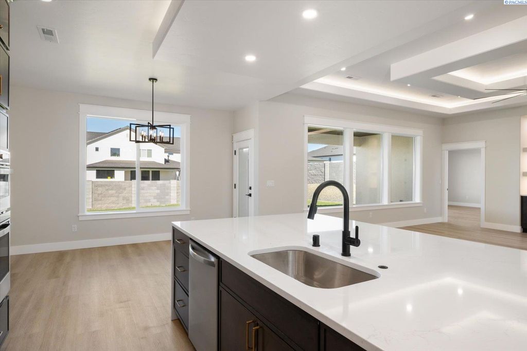 Photo of 2331 Upriver, Richland, WA 99352 (MLS # 289615)