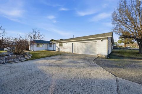 Photo of 311 Casey Ave, Richland, WA (MLS # 290396)