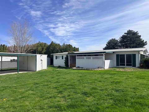 Photo of 3324 W 19th Ave #42, Kennewick, WA 99338 (MLS # 291677)