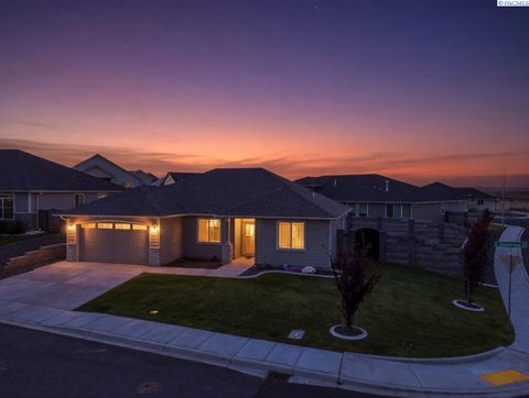 Photo of 3304 S Zimmerman St, Kennewick, WA 99338 (MLS # 293219)