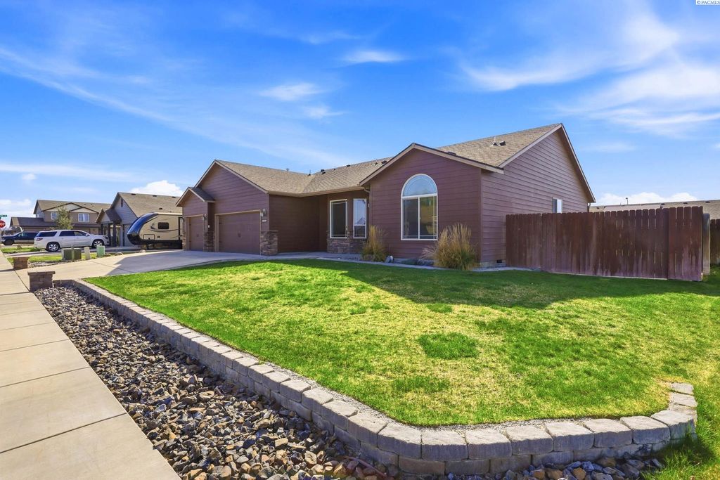 Photo of 6016 Riverhawk Ln, Pasco, WA 99301 (MLS # 291897)