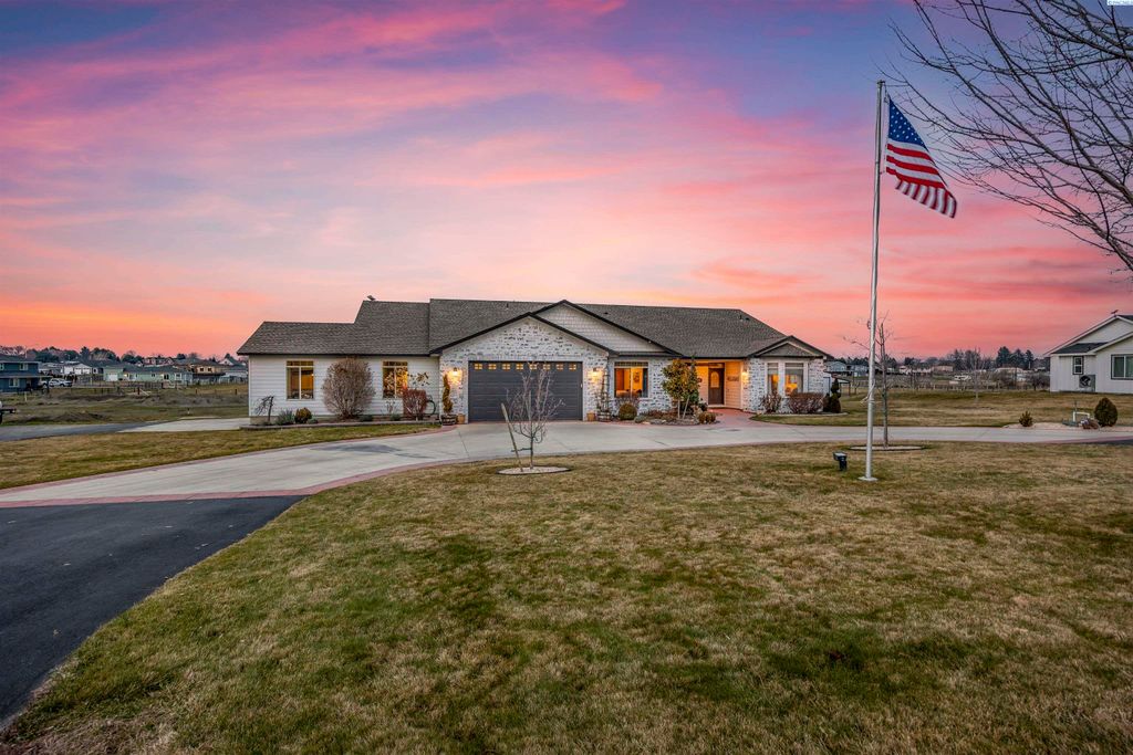 Photo of 8101 Olin Ct, Pasco, WA 99301 (MLS # 290135)