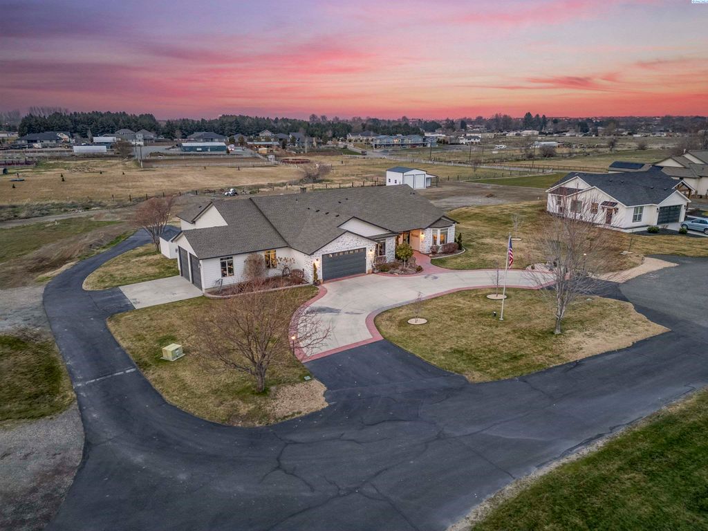 Photo of 8101 Olin Ct, Pasco, WA 99301 (MLS # 290135)