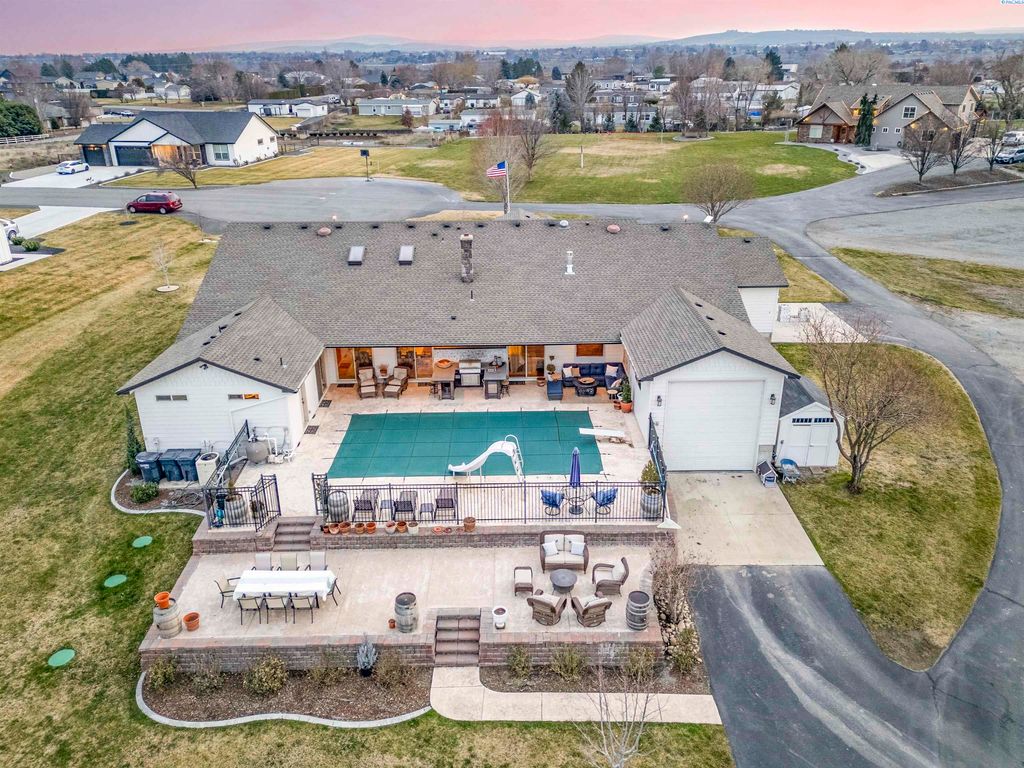 Photo of 8101 Olin Ct, Pasco, WA 99301 (MLS # 290135)