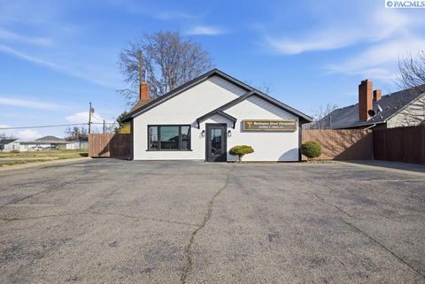 Photo of 807 S Washington St, Kennewick, WA 99336 (MLS # 290918)