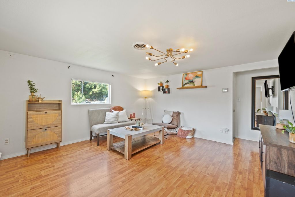 Photo of 1002 Sanford Ave, Richland, WA 99352 (MLS # 287059)