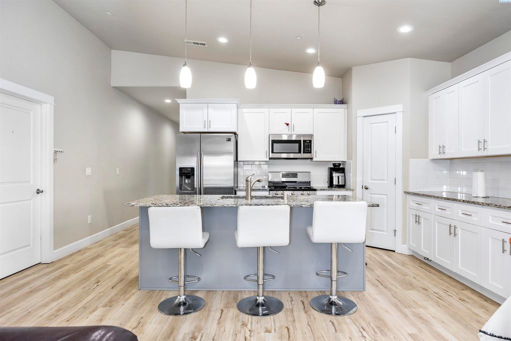 Photo of 4951 Smitty Drive, Richland, WA 99352 (MLS # 288162)