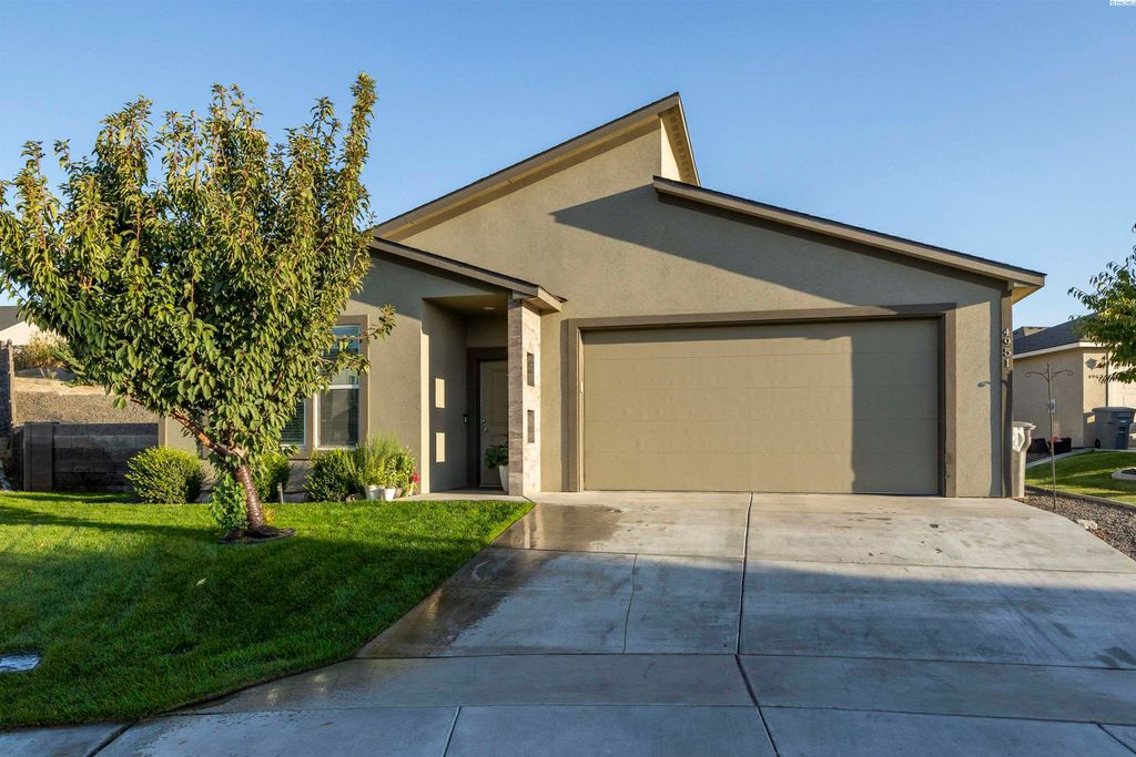 Photo of 4951 Smitty Drive, Richland, WA 99352 (MLS # 288162)