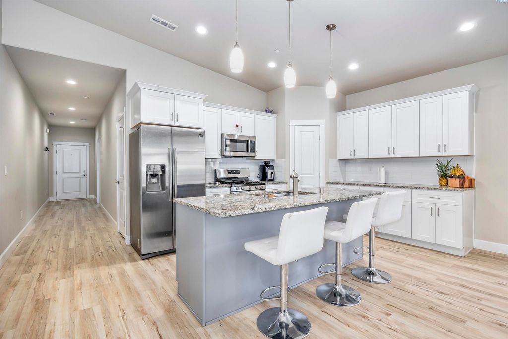 Photo of 4951 Smitty Drive, Richland, WA 99352 (MLS # 288162)