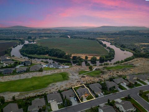 Photo of 2723 Stonecreek Drive, Richland, WA 99354 (MLS # 287285)