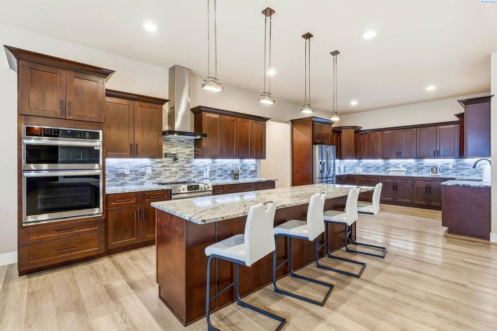 Photo of 4104 S Coulee Vista Dr, Kennewick, WA 99338 (MLS # 289997)