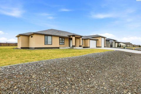 Photo of 4104 S Coulee Vista Dr, Kennewick, WA 99338 (MLS # 289997)