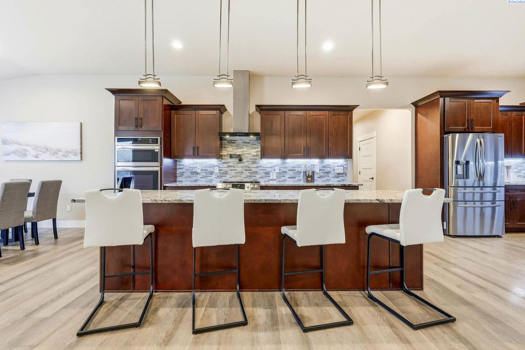 Photo of 4104 S Coulee Vista Dr, Kennewick, WA 99338 (MLS # 289997)