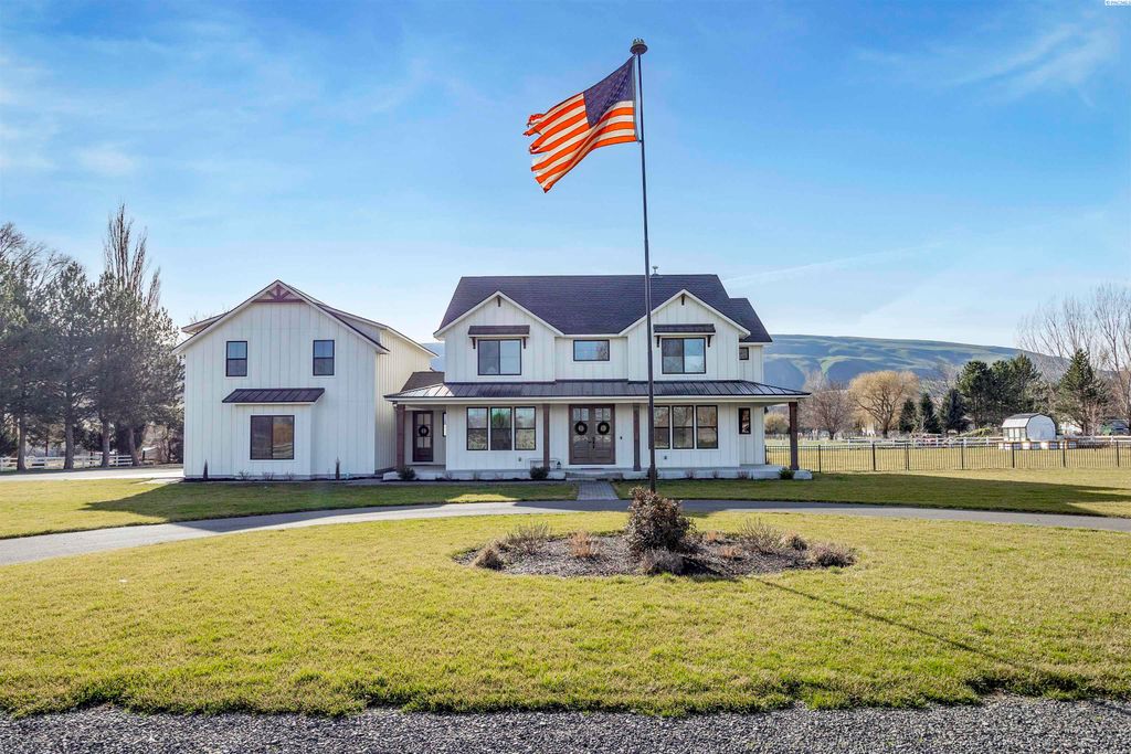 Photo of 88580 W 119 Pr Nw Pr, Prosser, WA 99350 (MLS # 290496)