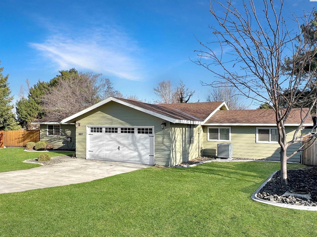 Photo of 1837 S Olson St, Kennewick, WA 99338 (MLS # 289498)
