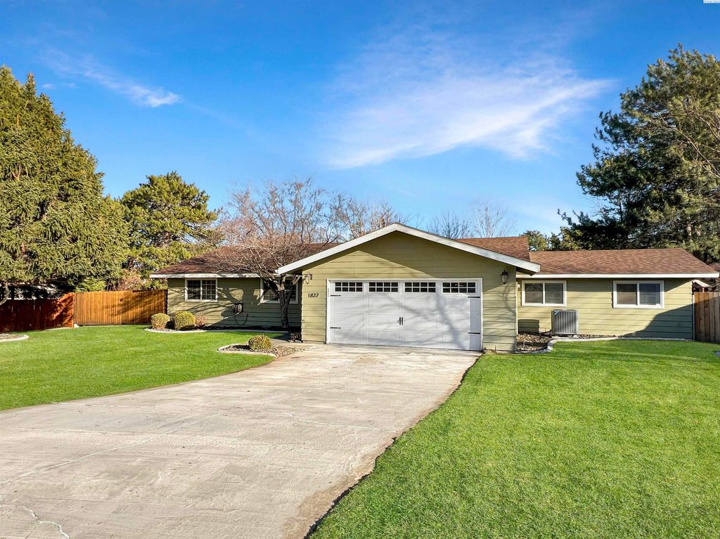 Photo of 1837 S Olson St, Kennewick, WA 99338 (MLS # 289498)