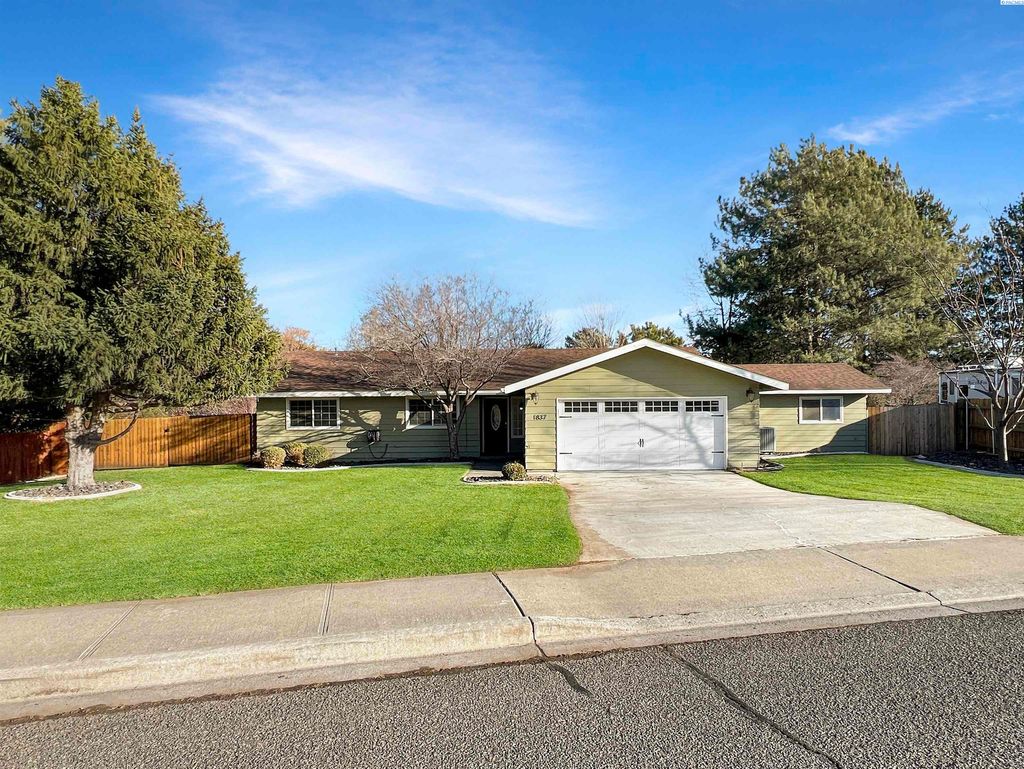 Photo of 1837 S Olson St, Kennewick, WA 99338 (MLS # 289498)