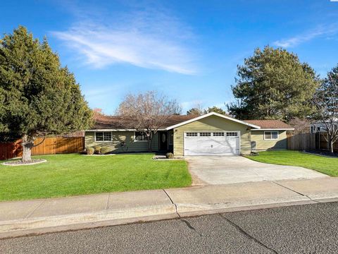 Photo of 1837 S Olson St, Kennewick, WA 99338 (MLS # 289498)
