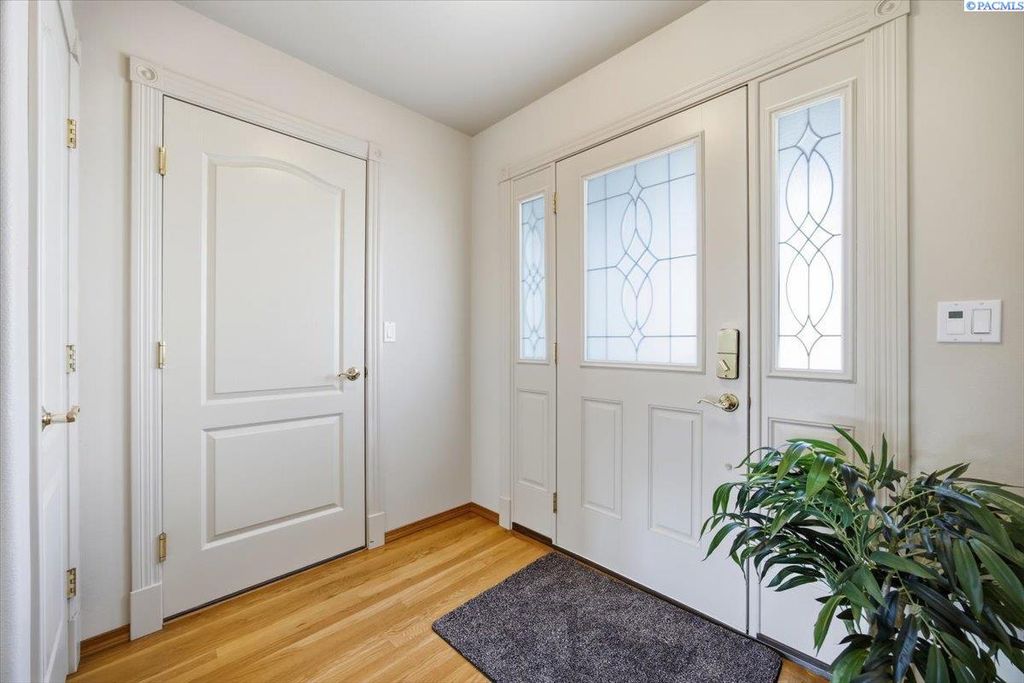 Photo of 3710 W Canyon Lakes Dr #E101, Kennewick, WA 99337 (MLS # 290781)