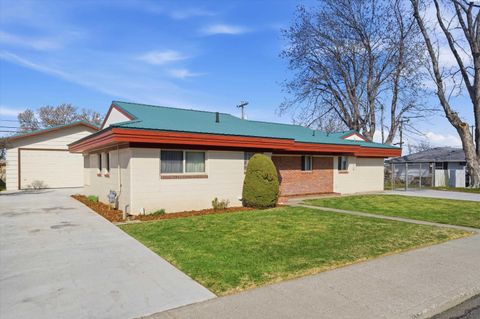 Photo of 2430 W Clearwater Ave, Kennewick, WA 99336 (MLS # 291032)