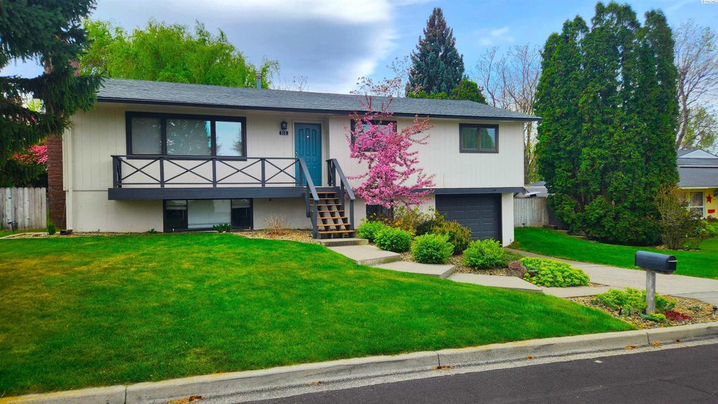 Photo of 513 Holly St, Richland, WA 99354 (MLS # 292624)