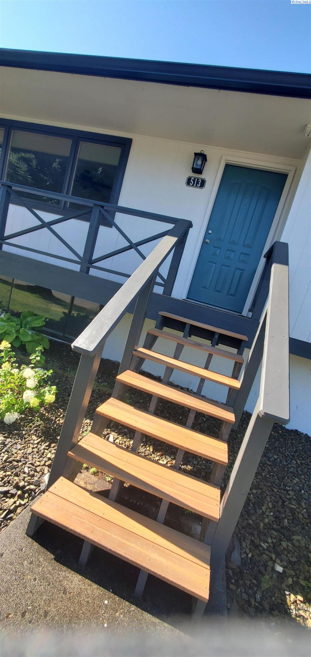 Photo of 513 Holly St, Richland, WA 99354 (MLS # 292624)