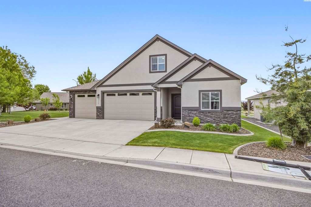 Photo of 2713 Torrey Pines Way, Richland, WA 99354 (MLS # 292851)