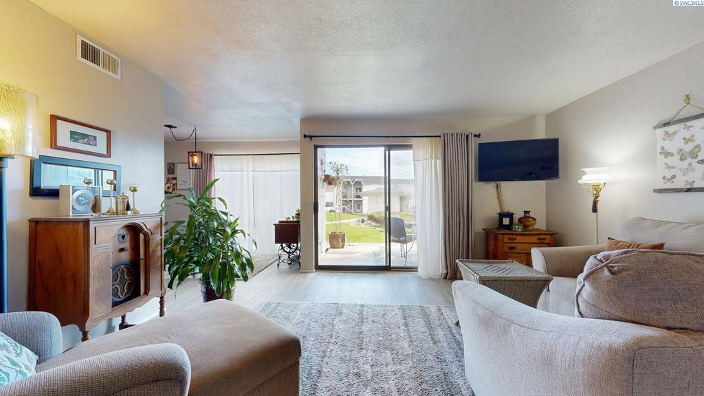 Photo of 2401 W Canal Drive #4b Dr, Kennewick, WA 99336 (MLS # 291670)