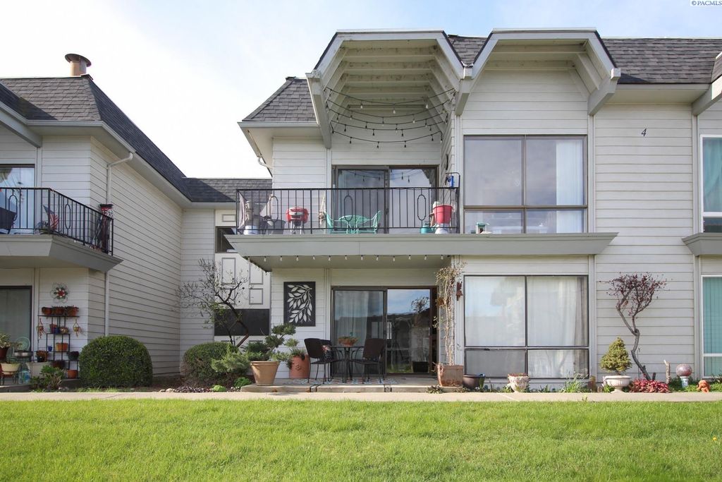 Photo of 2401 W Canal Drive #4b Dr, Kennewick, WA 99336 (MLS # 291670)
