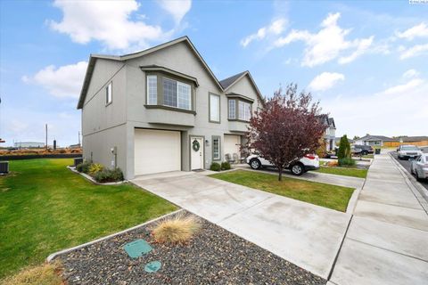 Photo of 1809 E Highland St, Pasco, WA 99301 (MLS # 288683)