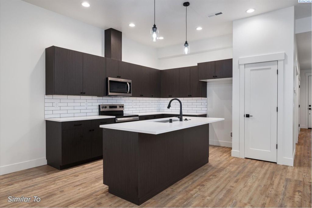 Photo of 1142 Fairhaven Loop #26, Richland, WA 99352 (MLS # 291968)